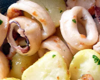 https://comidacaseraenalmeria.blogspot.com/2019/01/calamares-al-ajillo-con-patatas.html