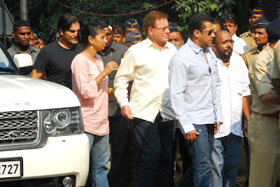 Salman Khan visit Unwell Bal Thackeray at Matoshree