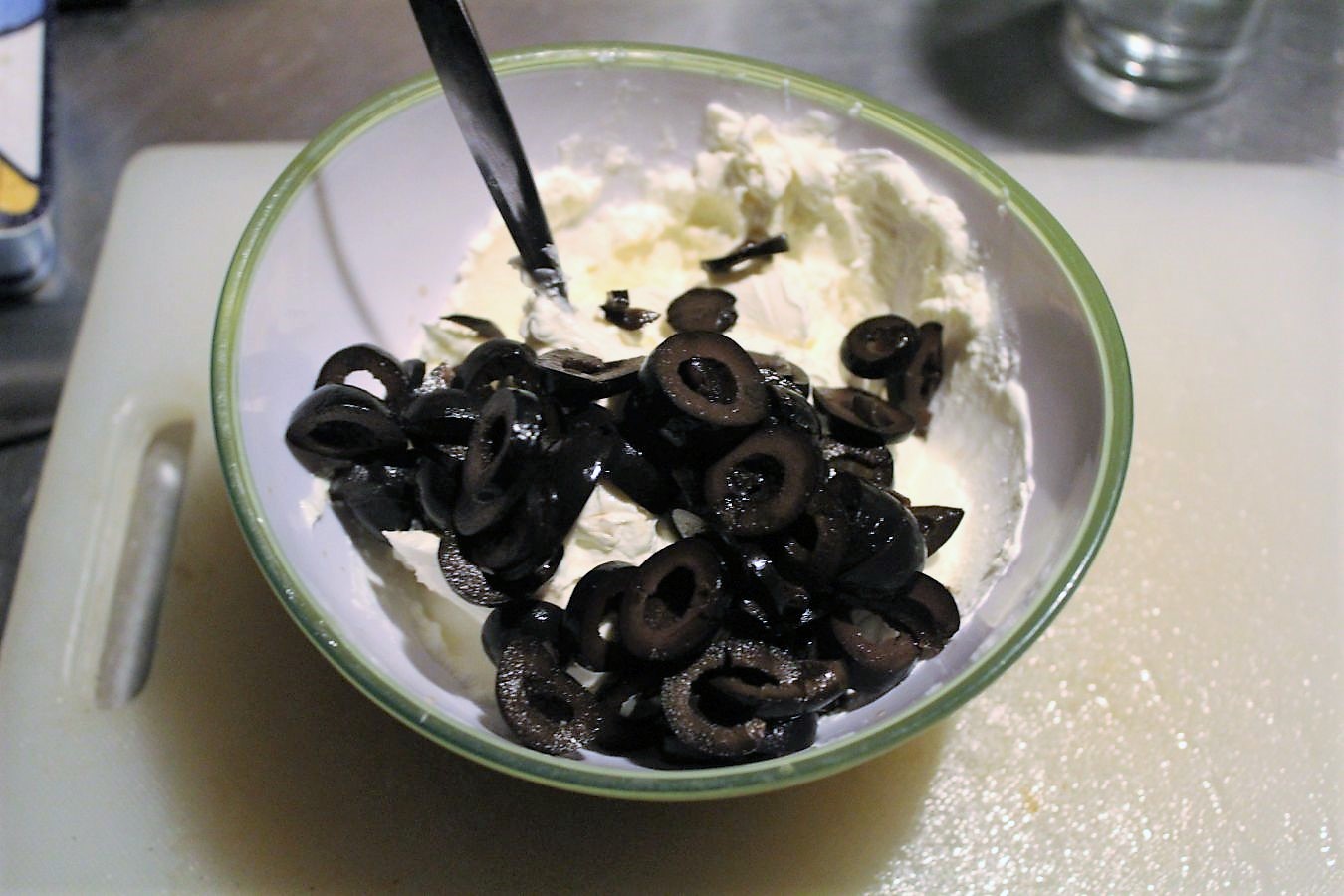 Frischkäse mit schwarzen Oliven – glatzkoch.de