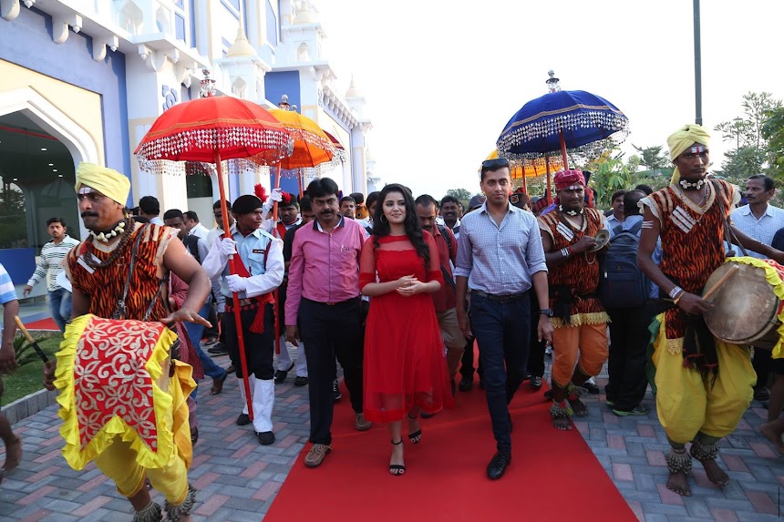 Anupama Parameswaran wearing Asmitha & Madhulatha outfit at Wonderla Hyderabad