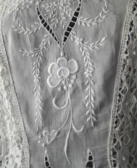 Buyer & Seller of Antique Lace, Fine Linens, Vintage Clothing, Haute ...