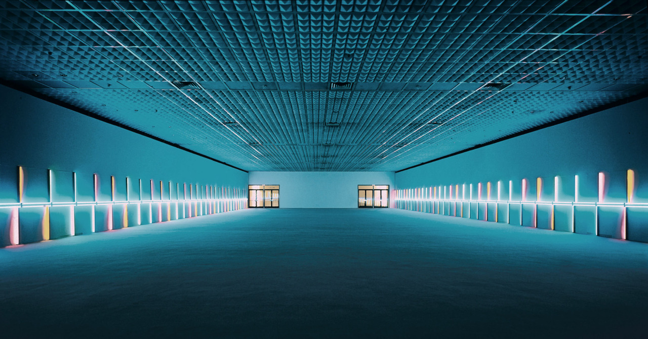 Exposition Art Blog: Installations from fluorescent light fixtures Dan  Flavin