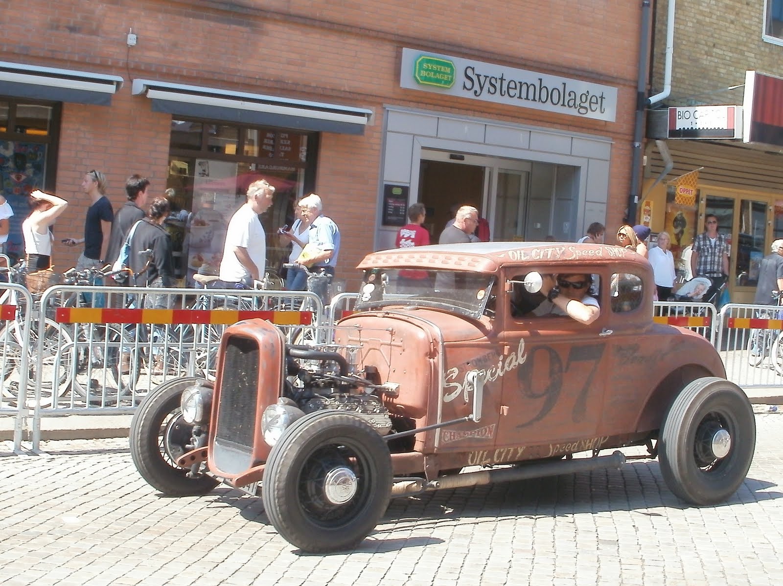 Mi viaje a Suecia Exposicion de autos de los años 40 60 "Wings and