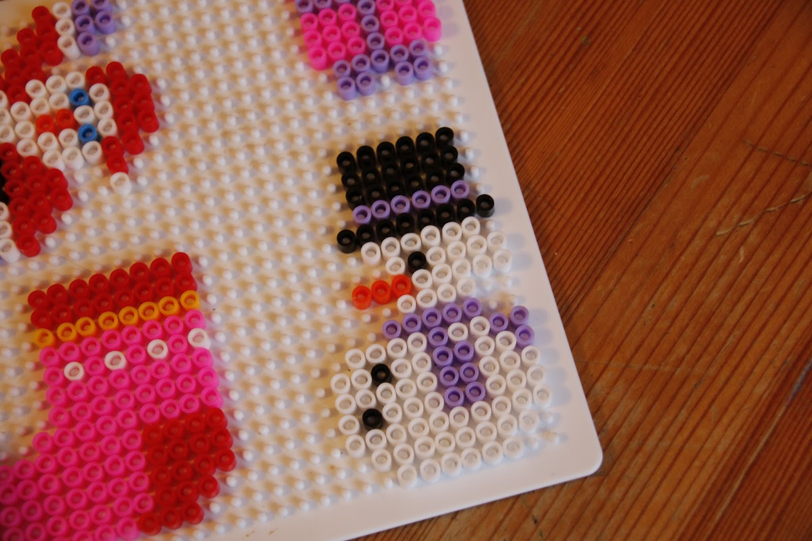 Ania mama Agnieszki Świąteczne przywieszki z koralików pyssla IKEA