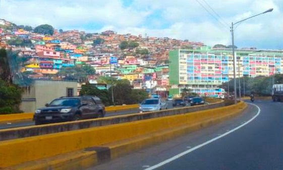 Favelas do subúrbio de Caracas, a capital da Venezuela.