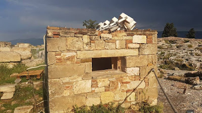 Ακρόπολη: Οι ζημιές που άφησε ο κεραυνός στον αρχαιολογικό χώρο