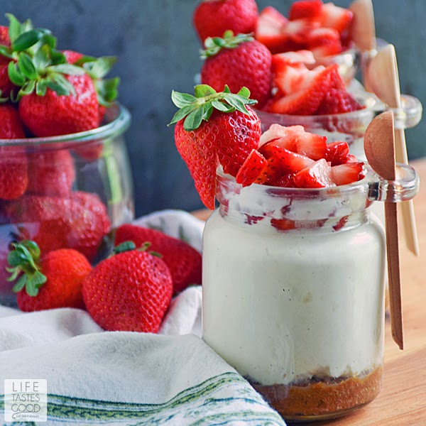 Do you ever wonder what kind of dessert you can take to a summer get together that doesn't require turning on the oven and heating up the house?! No worries! I've got you covered with this fresh and scrumptious, no-bake Strawberry Cheesecake in a Jar | by Life Tastes Good