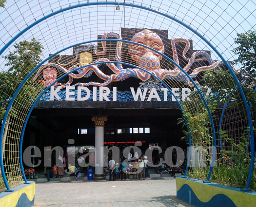Pintu Gerbang Kediri Waterpark