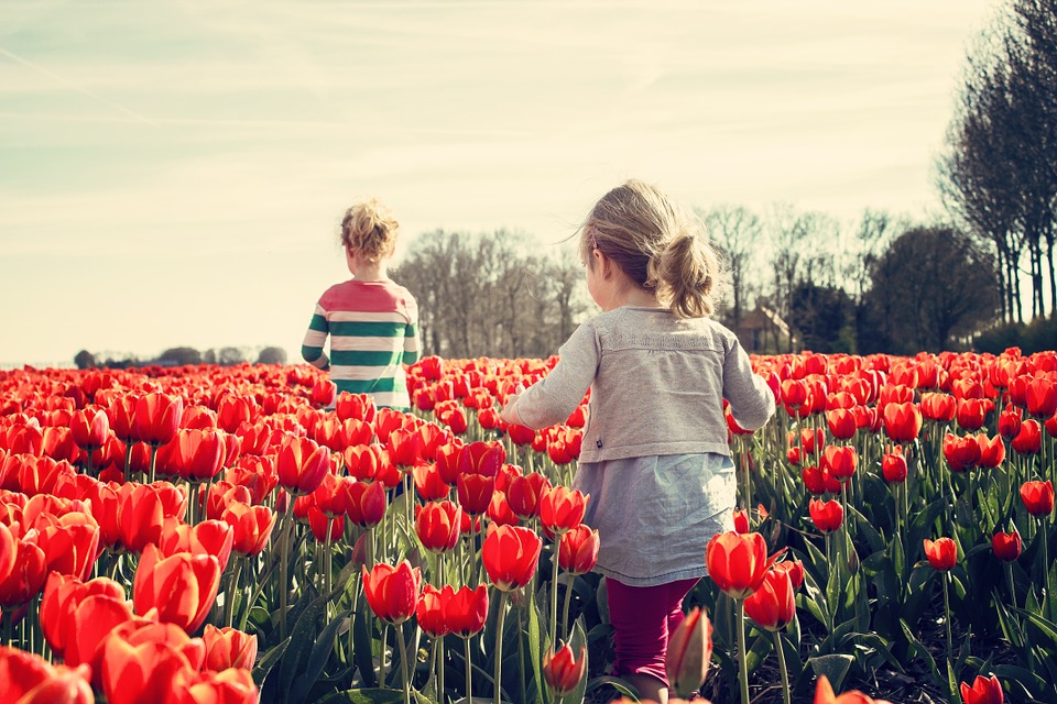 5 Ways To Inspire Your Kid To Become A Kind, Caring Adult