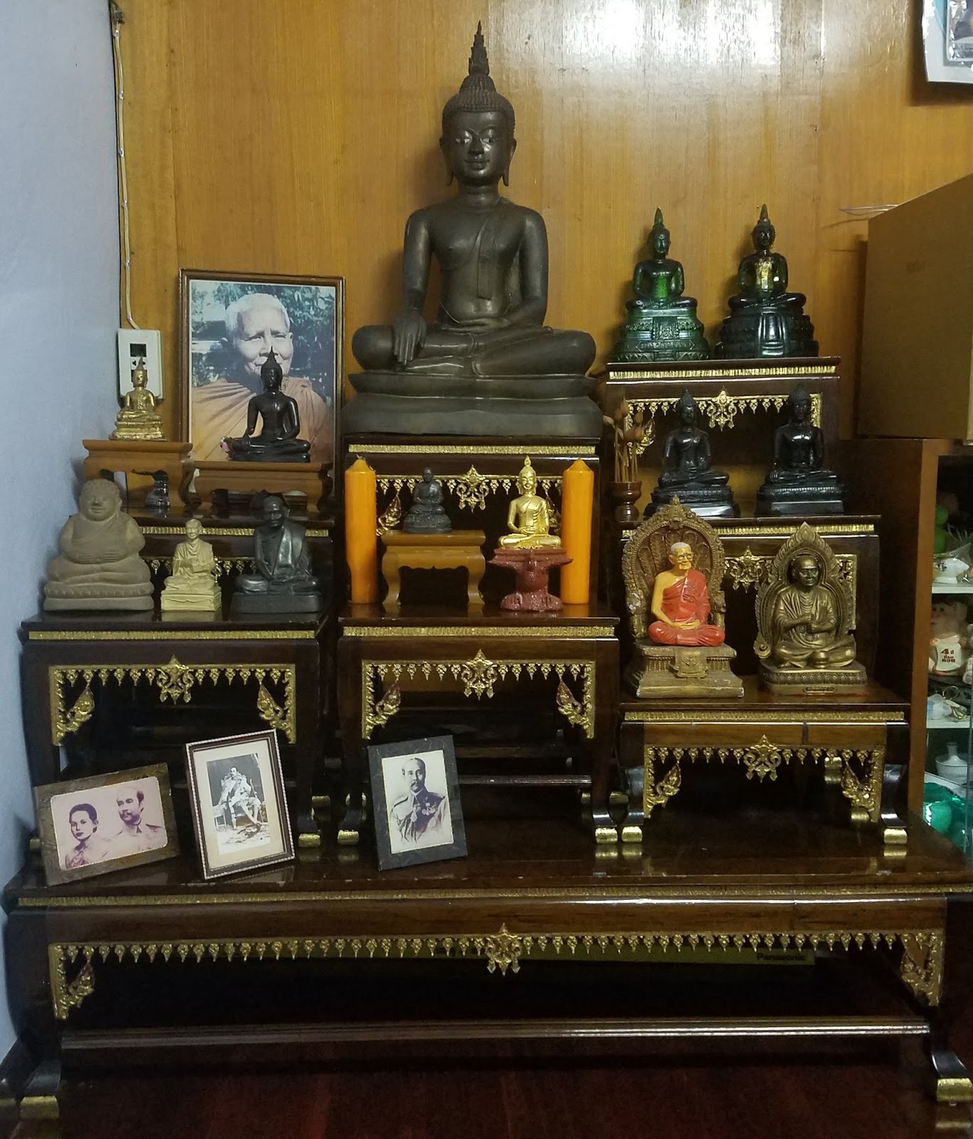 Ballyhoo Buddhist Altars In Thai Homes