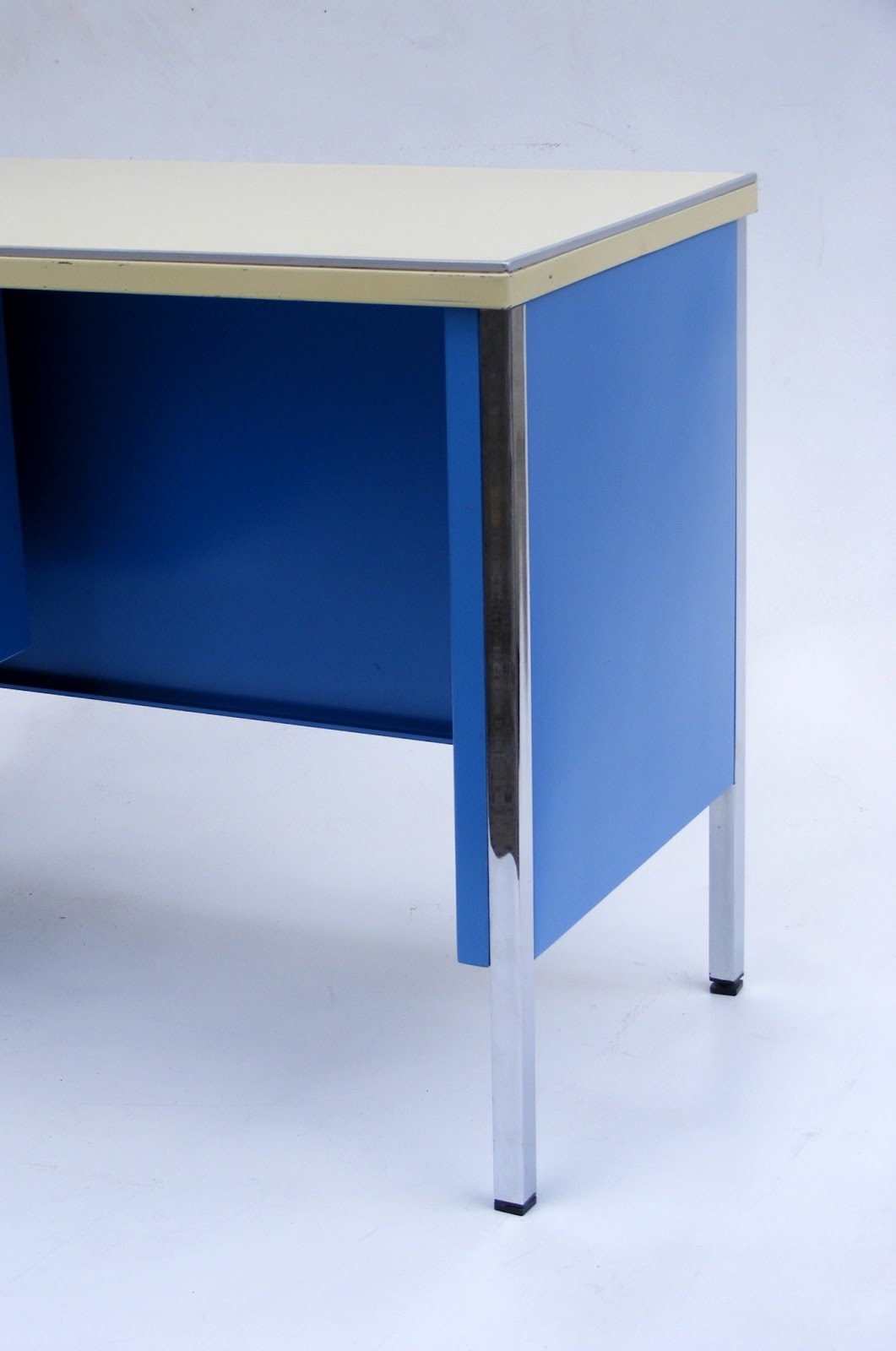 VAMP FURNITURE New furniture stock at Vamp 14 June 2013