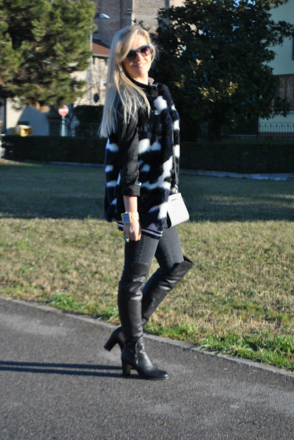 jeans skinny neri come abbinare i jeans skinny neri abbinamenti jeans skinny neri black skinny jeans how to wear black skinny jeans how to combine black skinny jeans how to match black skinny jeans blondie blonde girls blonde hair outfit febbraio 2016 outfit invernali casual winter outfits february outfits mariafelicia magno fashion blogger colorblock by felym fashion blog italiani fashion blogger italiane blog di moda blogger italiane di moda fashion blogger bergamo fashion blogger milano fashion bloggers italy italian fashion bloggers influencer italiane italian influencer