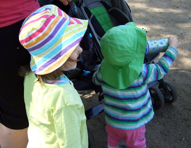 An den Sonnenschutz denken! 15 nützliche Tipps für einen entspannten Besuch von Großveranstaltungen mit Kindern