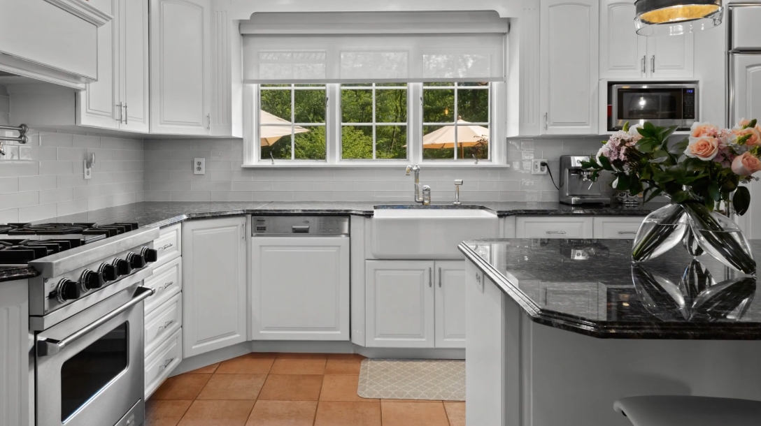 39 Interior Design Photos vs. 165 High Point Ln, Fairfield, CT Luxury Home Tour