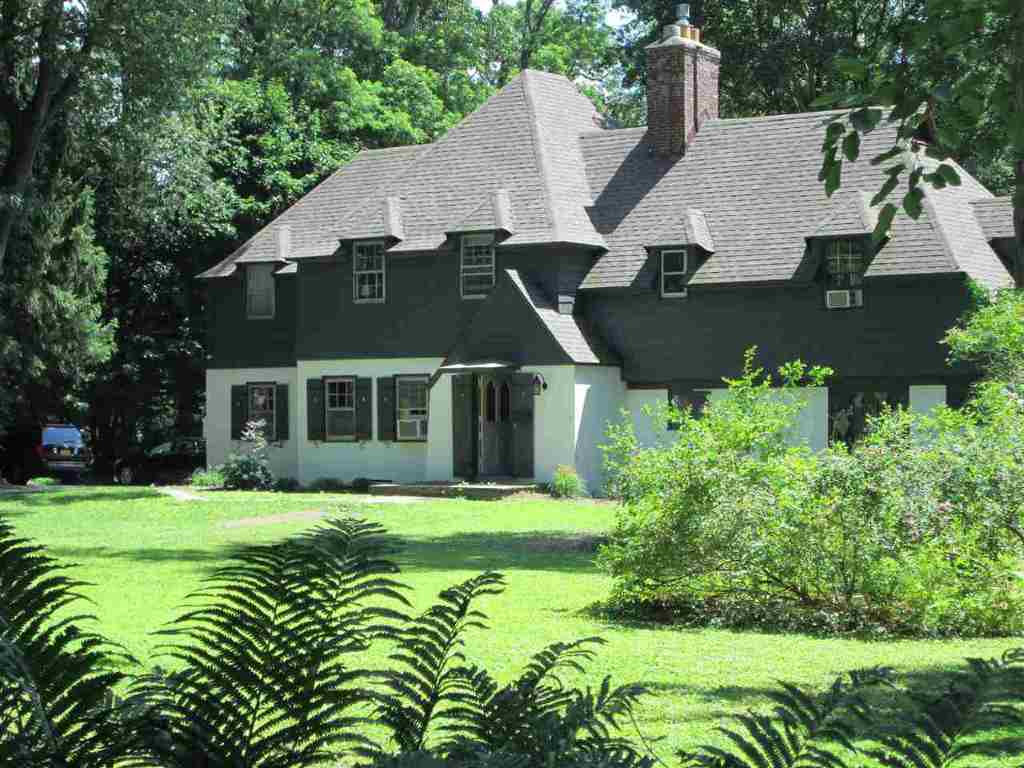 From City to Suburbia 20 Sunnyside Rd Scotia, NY 12302