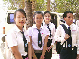Baju uniform sekolah Laos