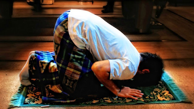 Tuntunan Sholat Tahajud Lengkap, Waktu, Niat, Doa, Manfaat Tahajud