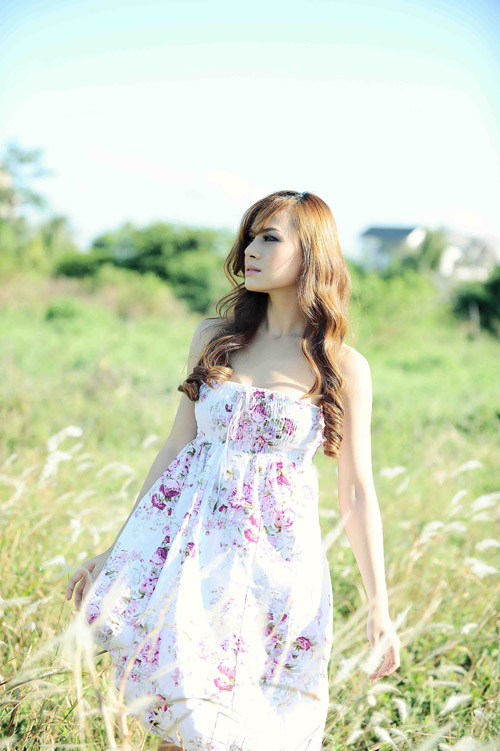 Vietnamese Model Kieu Chinh Showing Off Her Bare In The Sunshinetop Beautiful And Famous Women 