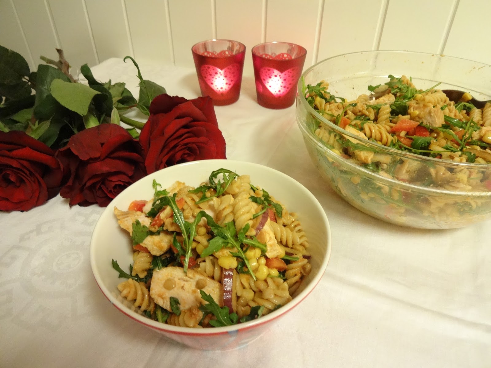 Edels Mat Kyllingsalat med linser, pasta & rød pesto