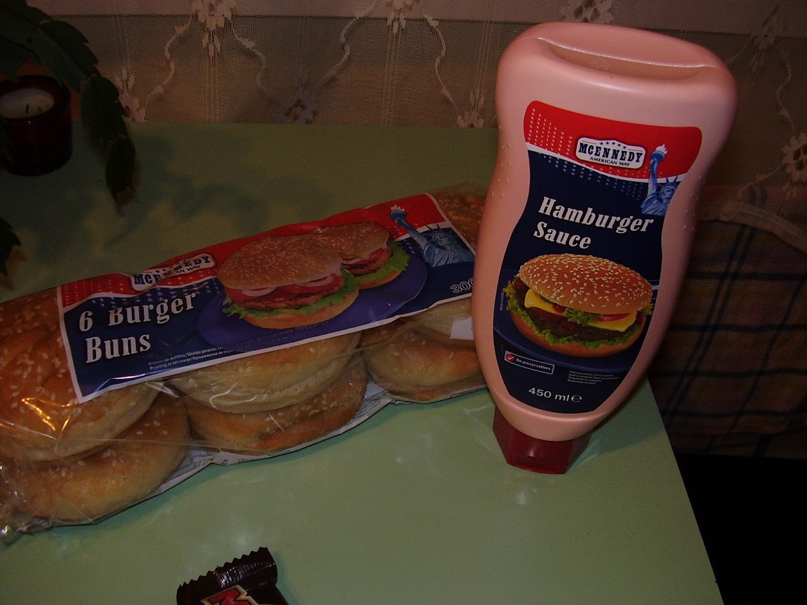 kavoniho žrádlo Hamburger sauce a housky, Lidl