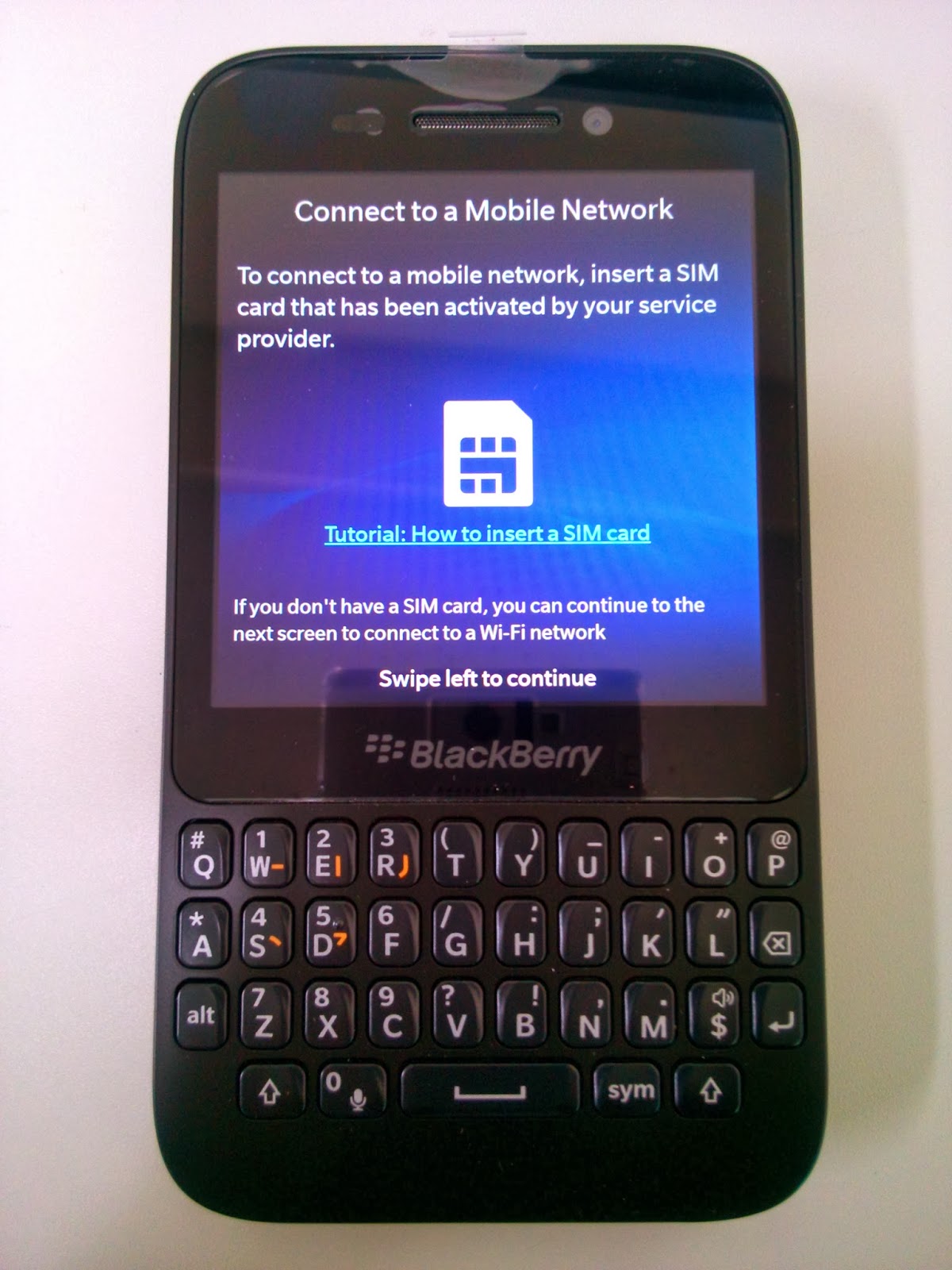 [BlackBerry] BlackBerry Q5を買いました(1)とりあえず開けてから初回起動まで BlackBerryJP