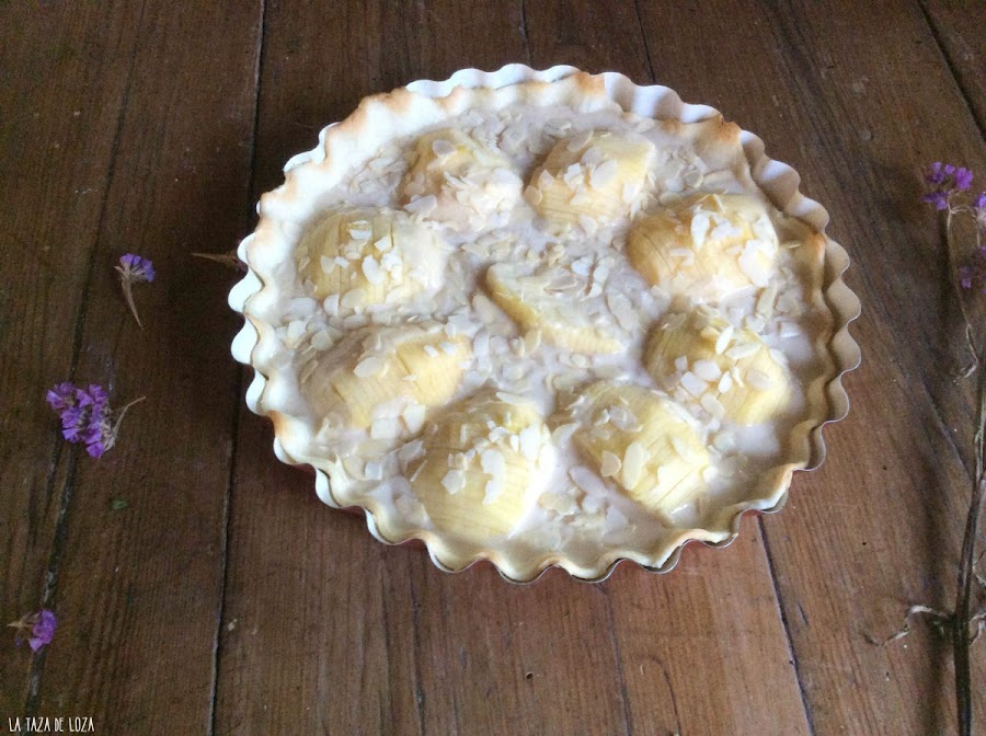 preparación-de-tarta-de-manzana-y-almendras