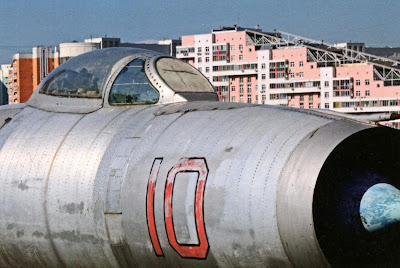Фонарь кабины и носовая часть фюзеляжа перехватчика Су-9