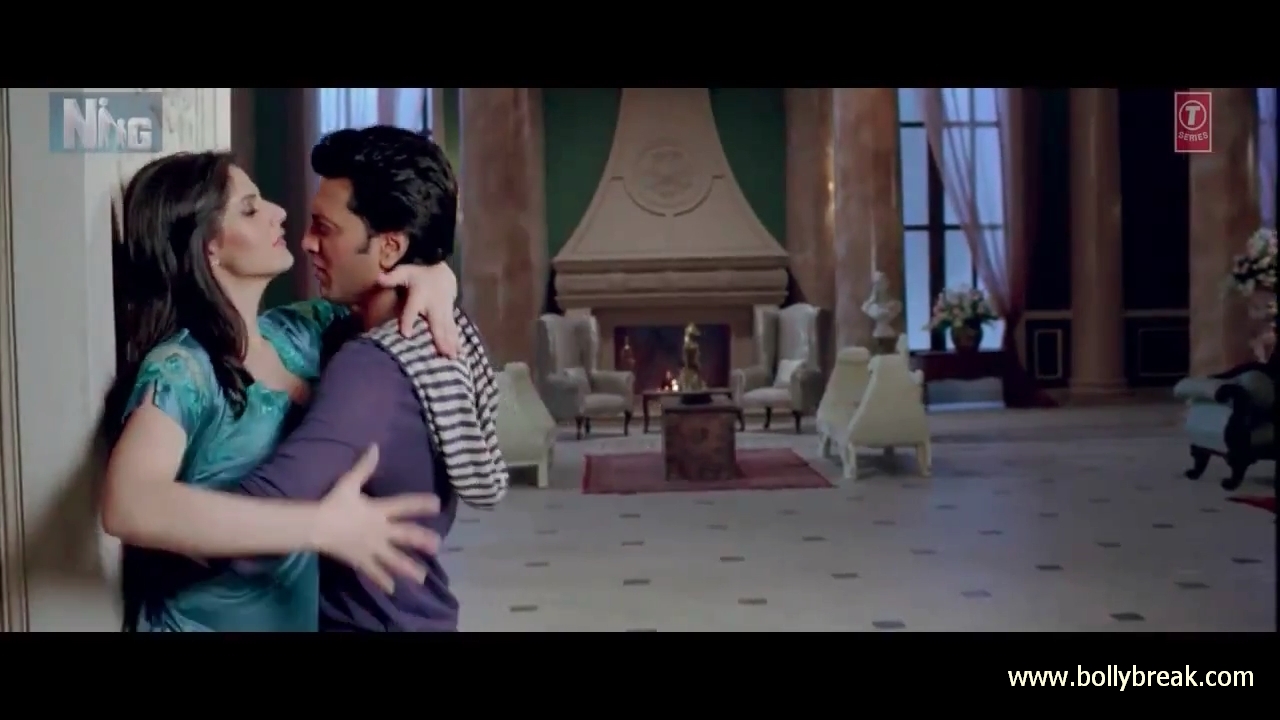 Zarine Khan Nighty Hug1 - Zarine Khan Nigthy Pics - Housefull 2 - Right now Song