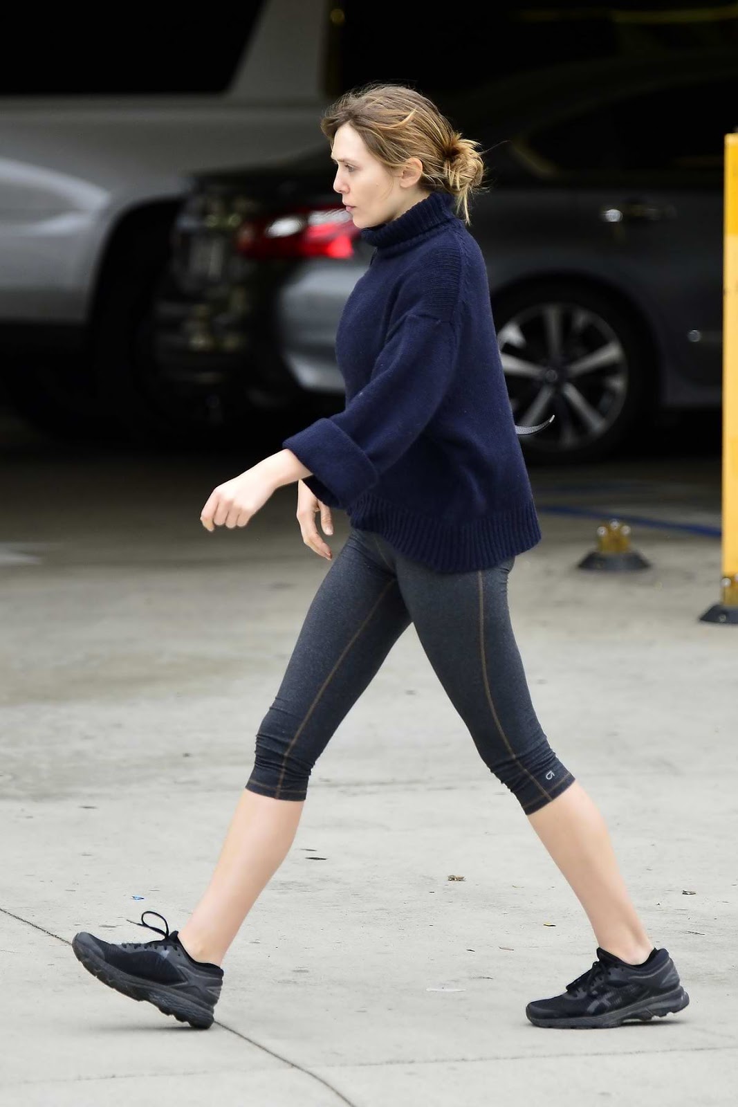 Elizabeth Olsen – Style Out in Leggings in Los Angeles – Celebrity Style