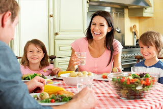 Το οικογενειακό τραπέζι έχει πολλά οφέλη για την υγεία