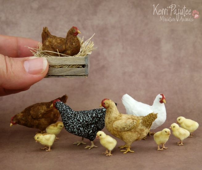 25-Hens-and-Chicks-Kerri-Pajutee-Miniature-Sculpture-that-look-Real-www-designstack-co