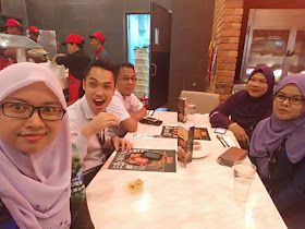Pakcu makan Kenny Rogers Roasters di Jaya Shopping Centre Petaling Jaya Pakcu makan Kenny Rogers Roasters di Jaya Shopping Centre Petaling Jaya