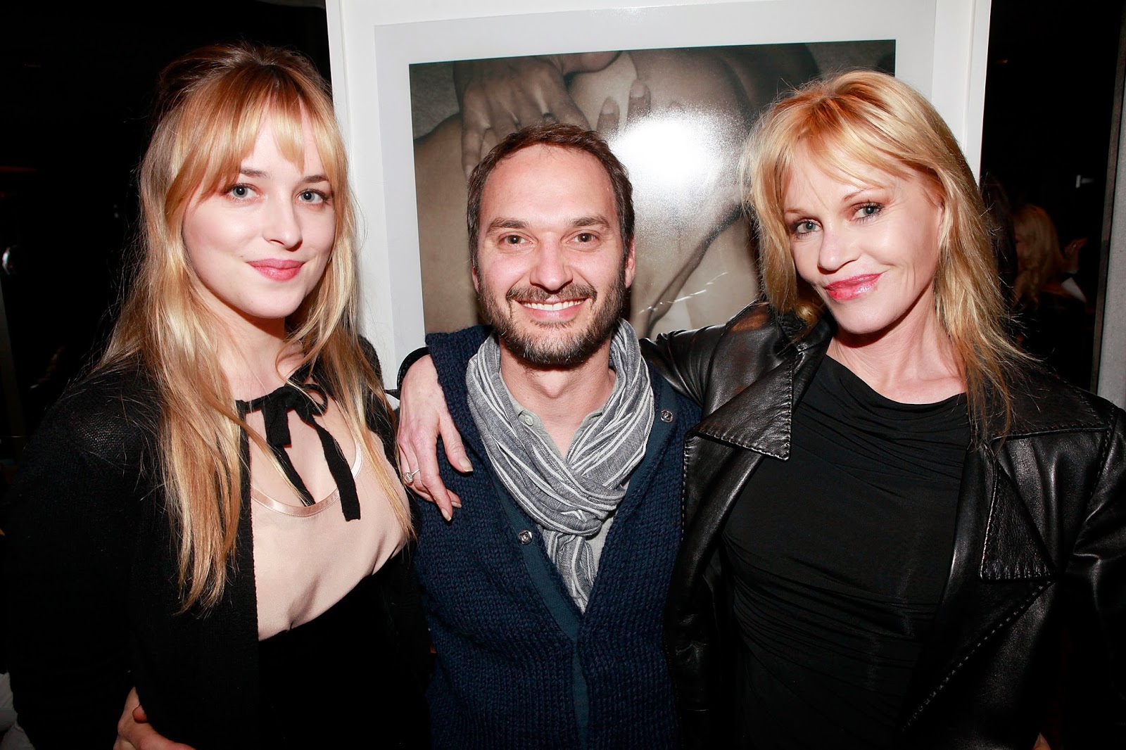 Fifty Shades Updates: HQ PHOTOS: Dakota Johnson at the Gallery for the ...