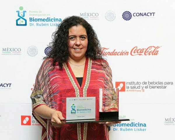 Mexicana premiada encontró cómo eliminar células de leucemia, pero no es famosa, porque sus hermanos mexicanos casi no lo comparten 