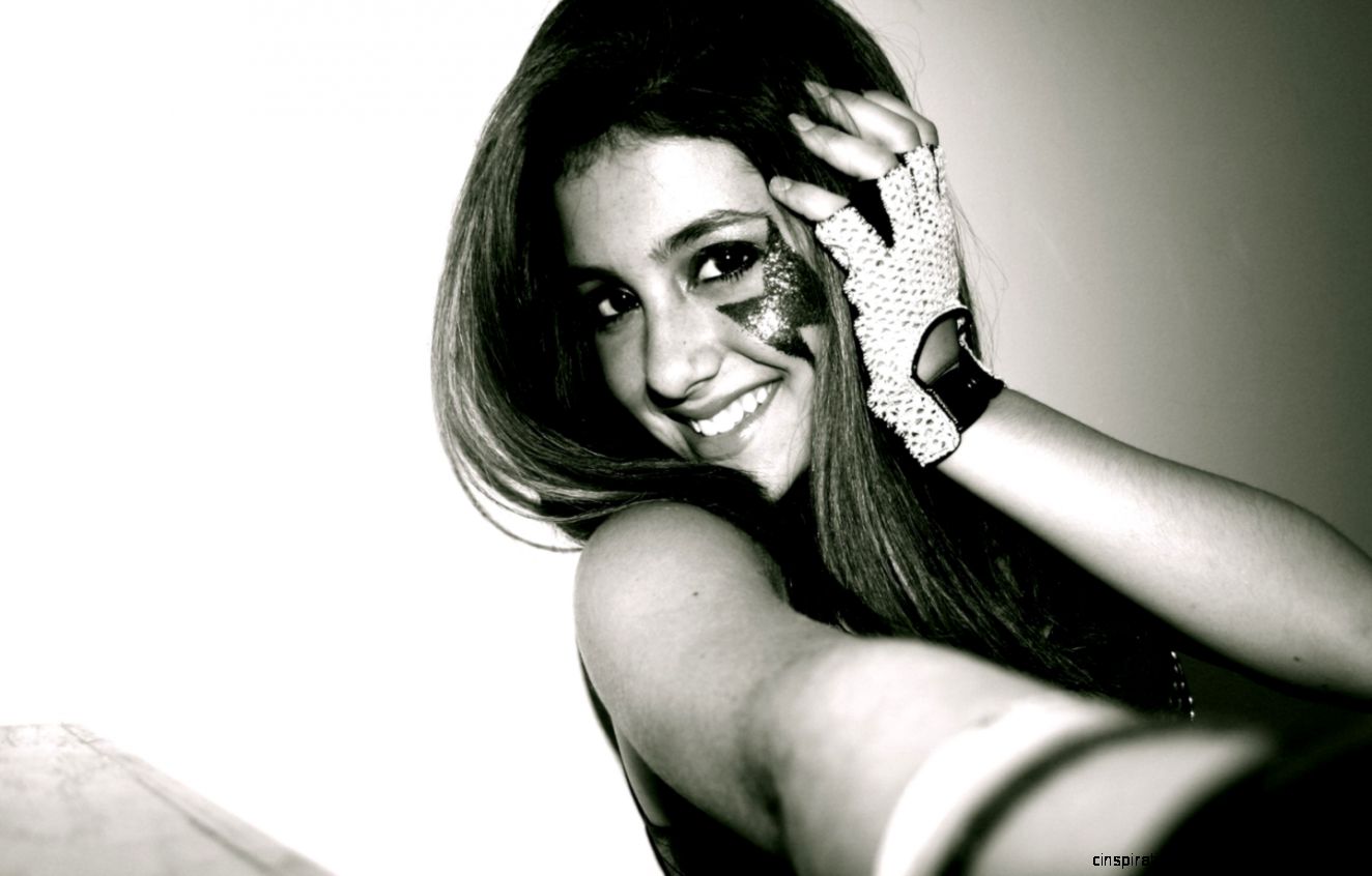 Download Wallpaper 1440x900 Ariana grande Black white Smile