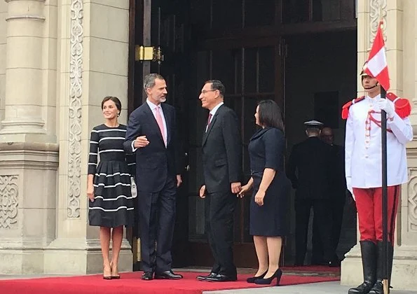 Queen Letizia wore Carolina Herrera striped fit and flare dress. Queen wore a new dress by Carolina Herrera. President Vizcarra and his wife