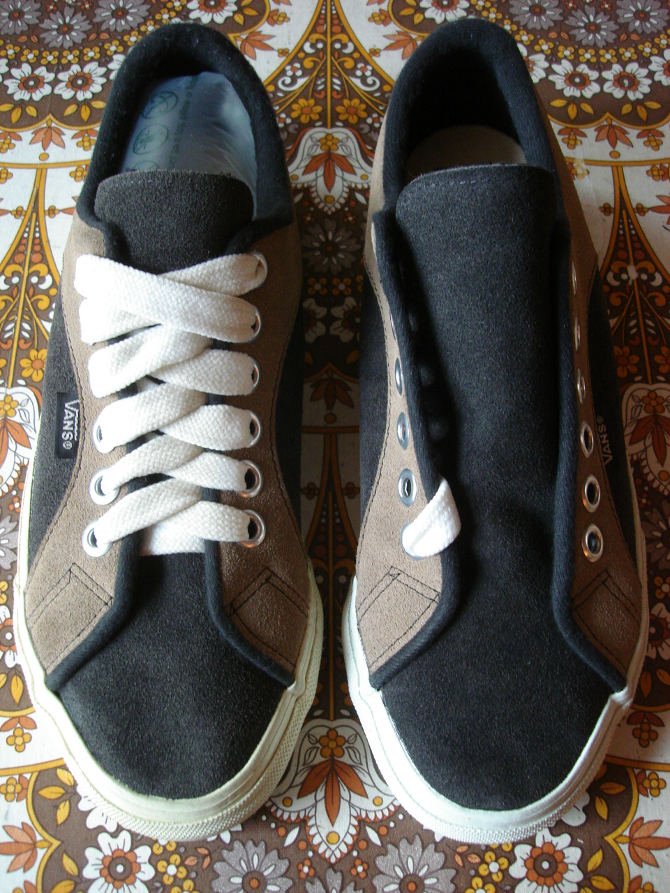 theothersideofthepillow: vintage VANS style #86 LAMPIN 2-tone charcoal