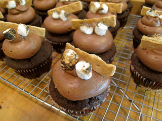 My Mother's Apron Strings: I'll Have S'Mores Cupcakes