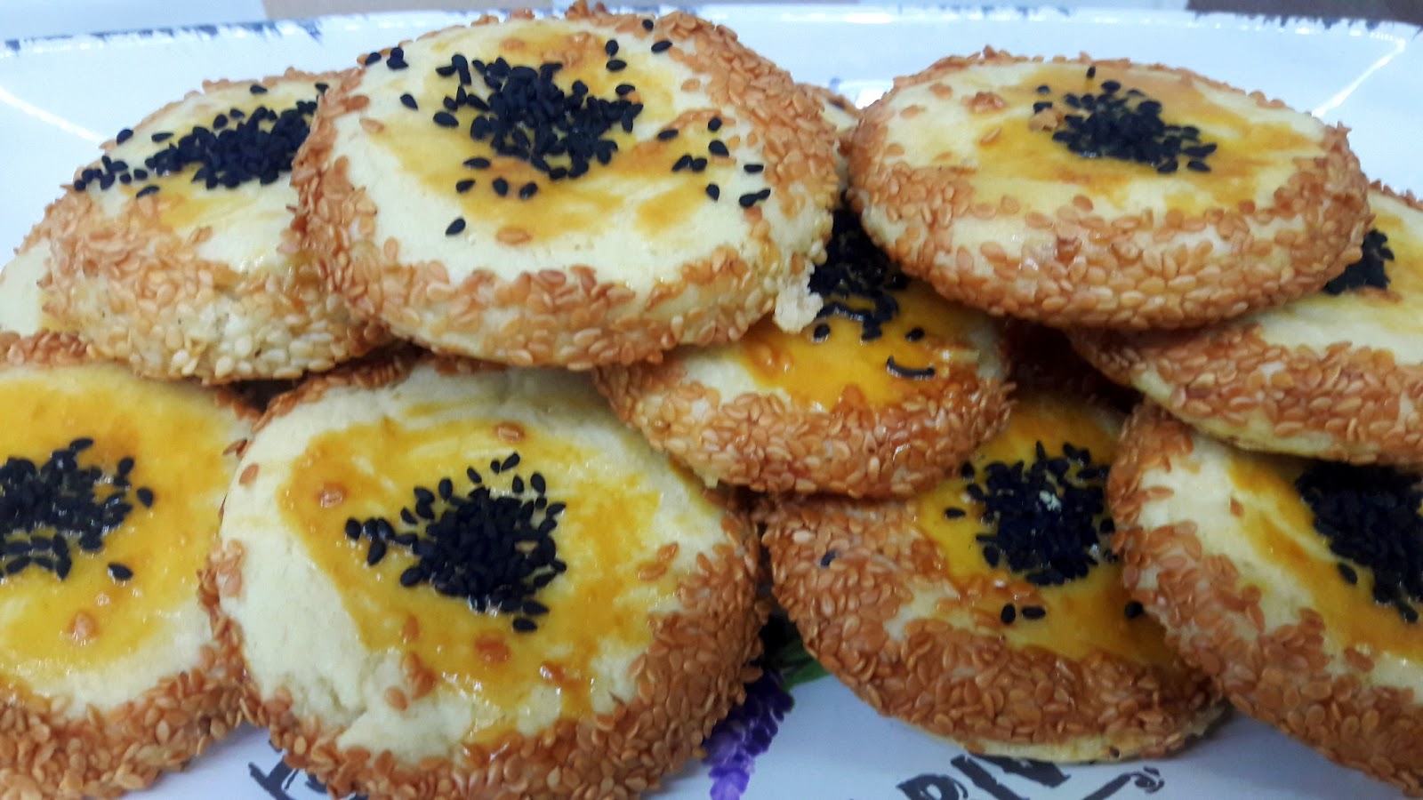 SUSAMLI TUZLU KURABİYE GÜLO ANNE MUTFAKTA