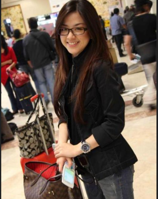 Inspirasi Populer Rambut Segi Panjang Lurus