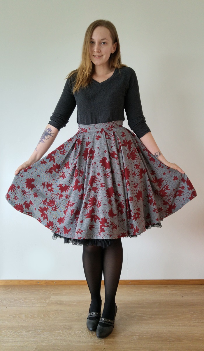 Sew Scoundrel: A circle skirt that's also pleated (a kind of a
