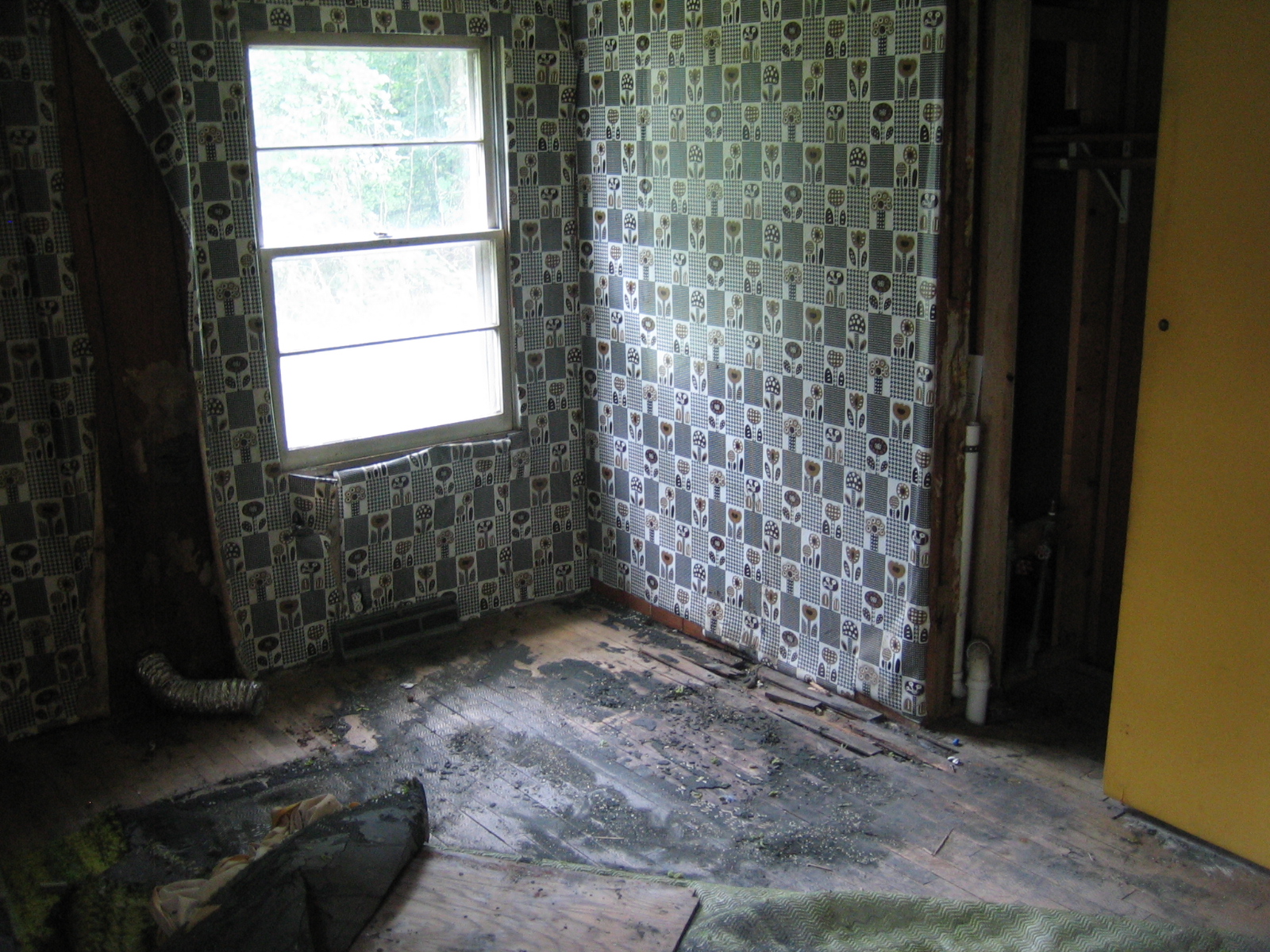 My Disaster of a Laundry Room House Unseen. Life Unscripted.