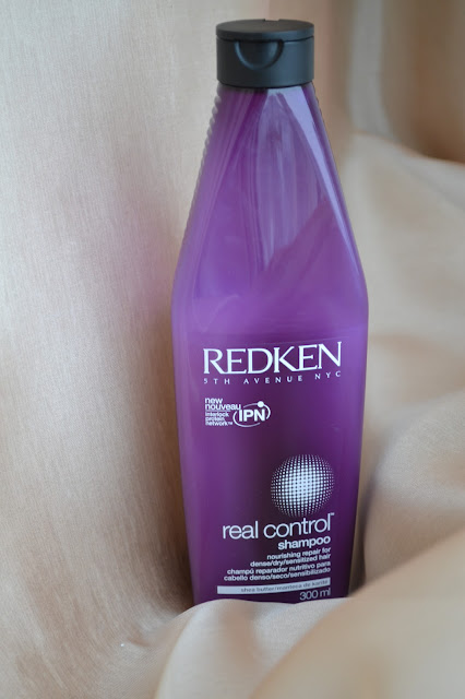 Купить лосьон для объема волос редкен. Шампунь x. Redken кондиционер шампунь 11%. Редкен фиолетовый шампунь. Редкен синий шампунь.