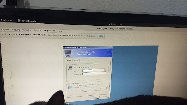 ReactOS rodando dentro do VirtualBox do Fedora para acessar o sistema remotamente. Só ignorem o meu gato, ele sempre quer dormir na frente do monitor. ReactOS rodando dentro do VirtualBox do Fedora para acessar o sistema remotamente. Só ignorem o meu gato, ele sempre quer dormir na frente do monitor.