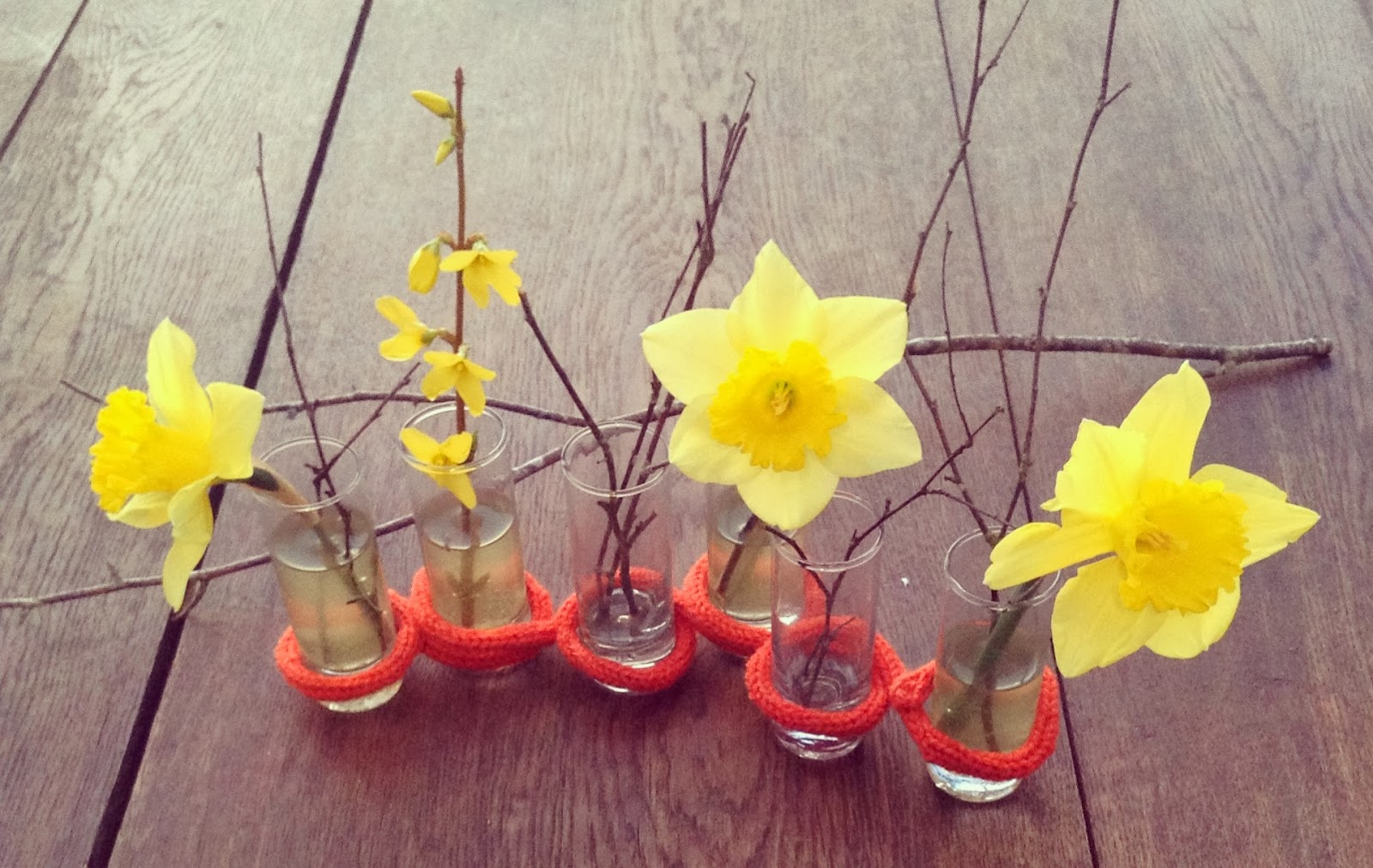 Brin de fantaisie DIY vase d'avril au tricotin