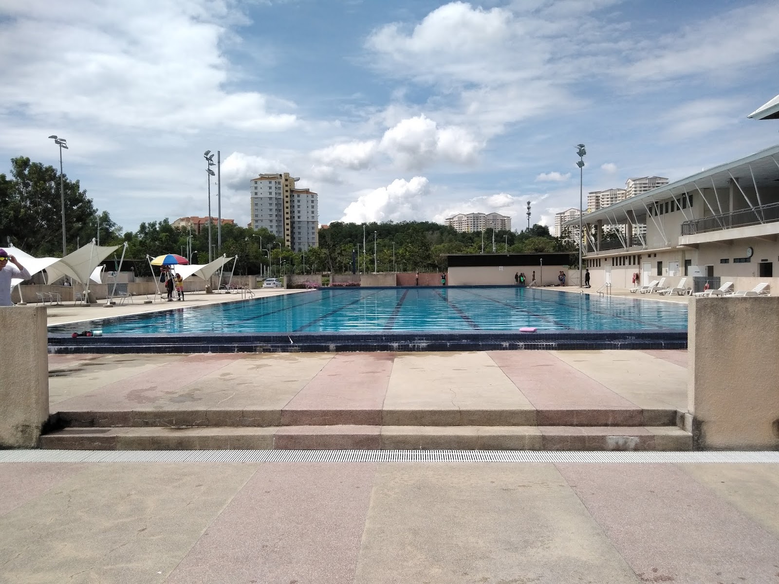 Personal Blogger Malaysia | Lelaki Bawah Tanah: Hari Minggu Mandi di