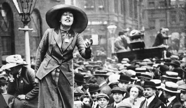 Entre comunistas te veas - Página 15 Sylvia-pankhurst
