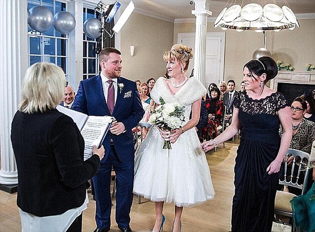 Curhatan Cewek, Untukmu yang Kutunggu untuk Menghalalkanku Curhatan Cewek, Untukmu yang Kutunggu untuk Menghalalkanku