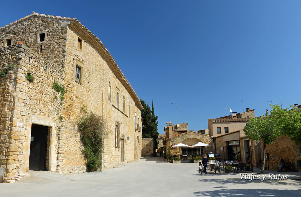 Plaza del castillo, Peratallada, Girona