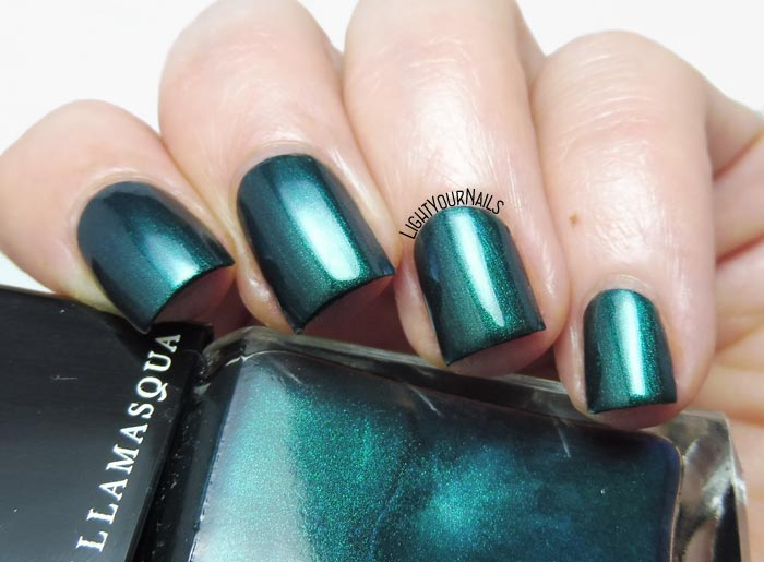 Smalto verde pavone Illamasqua Viridian peacock green nail polish #nails #unghie #illamasqua #lightyournails